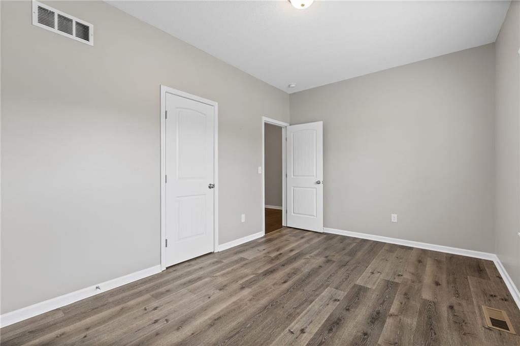 26147 W 141st Terrace — photo 3