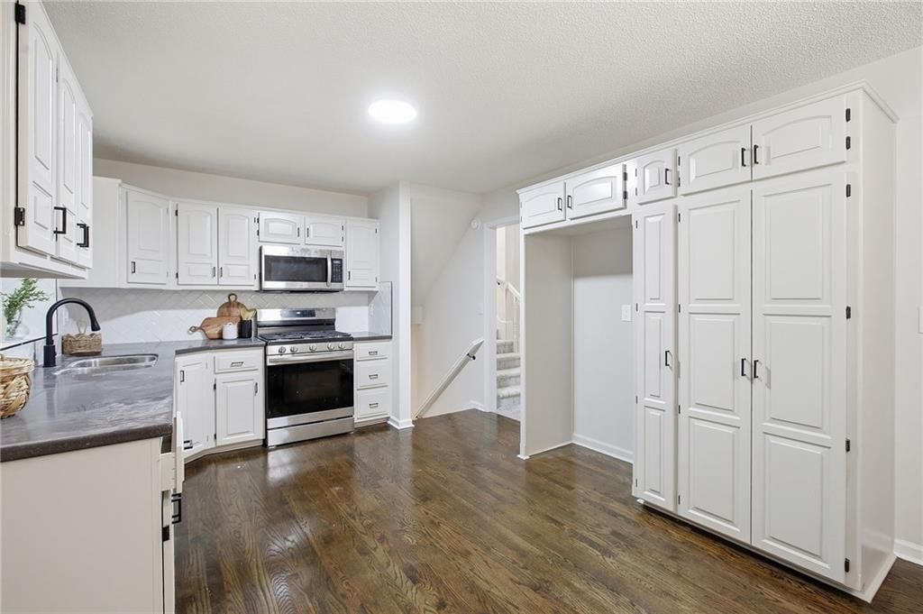 1310 Amesbury Avenue — photo 9