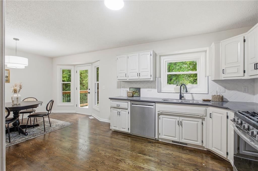 1310 Amesbury Avenue — photo 11