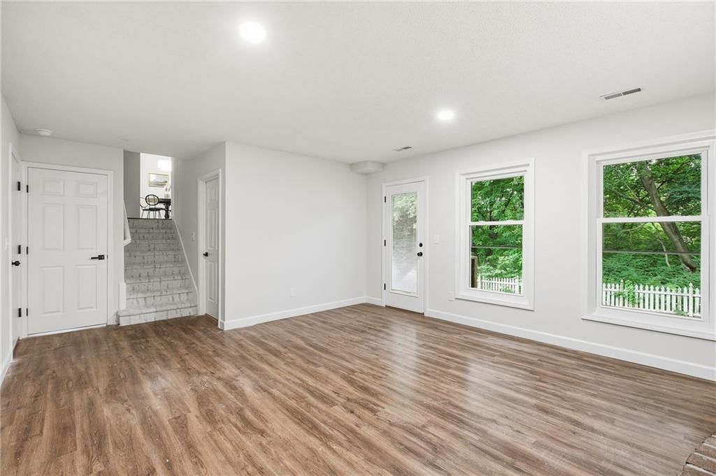 1310 Amesbury Avenue — photo 31
