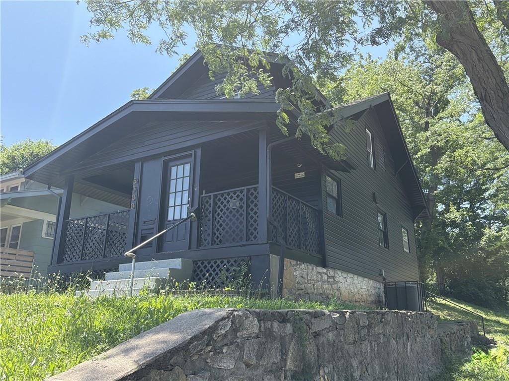 5700 Euclid Avenue — photo 2