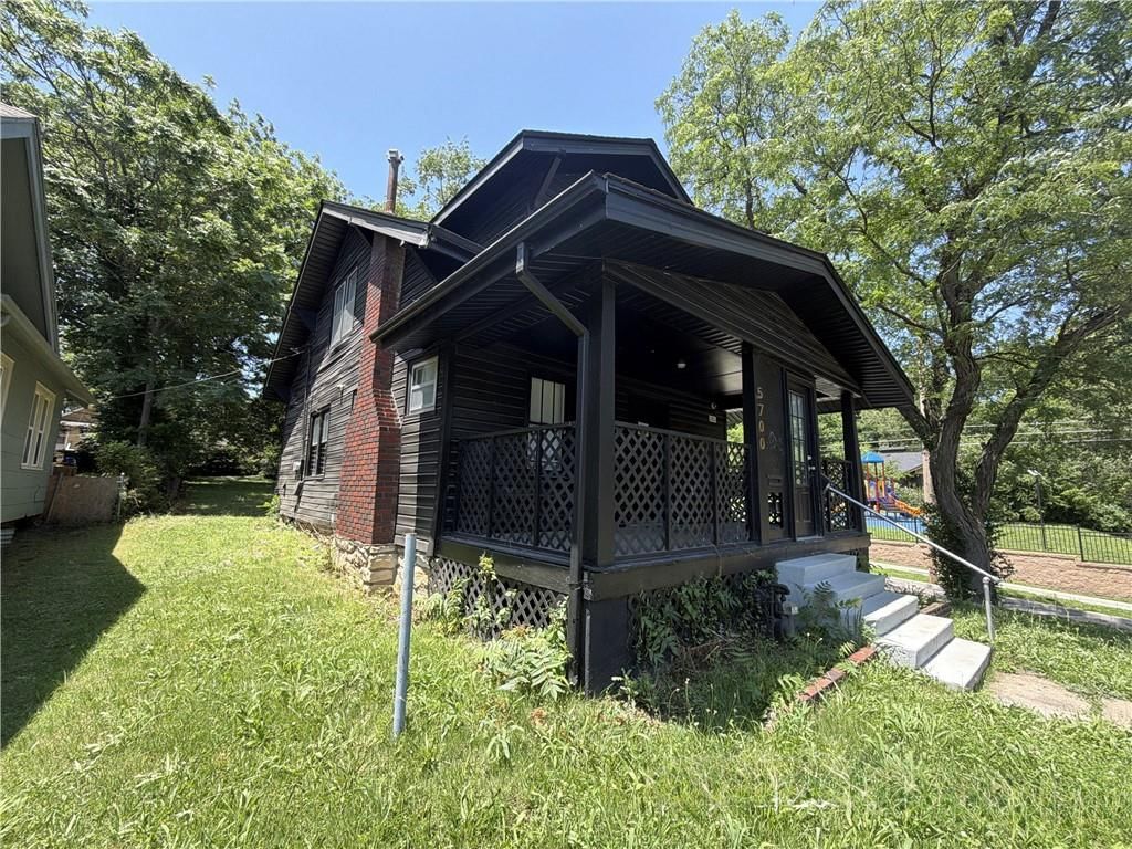 5700 Euclid Avenue — photo 3