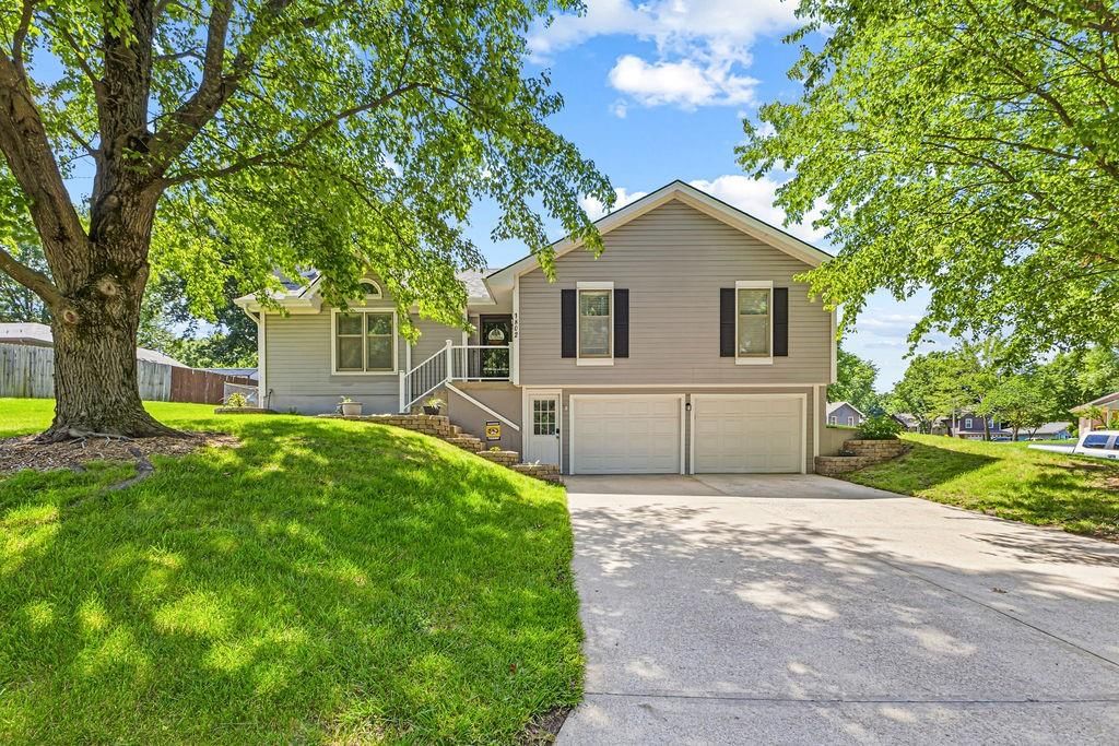 1802 Regency Drive, Kearney, MO