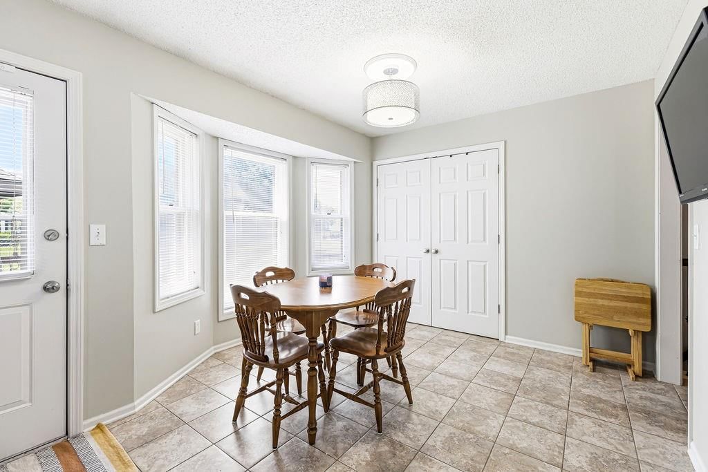 1802 Regency Drive — photo 11