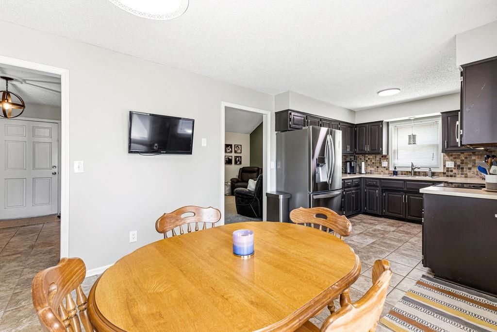 1802 Regency Drive — photo 12