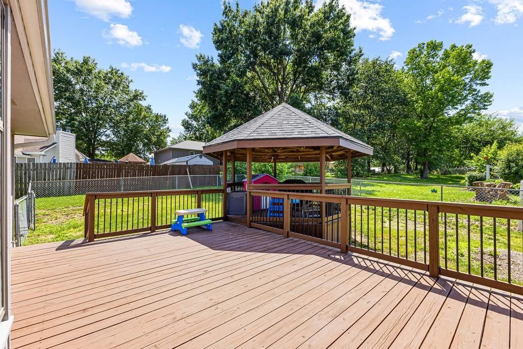 1802 Regency Drive — photo 34