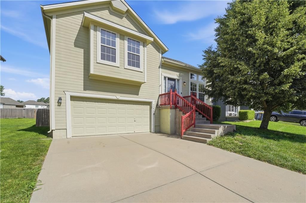 12208 N SHANNON Avenue — photo 2