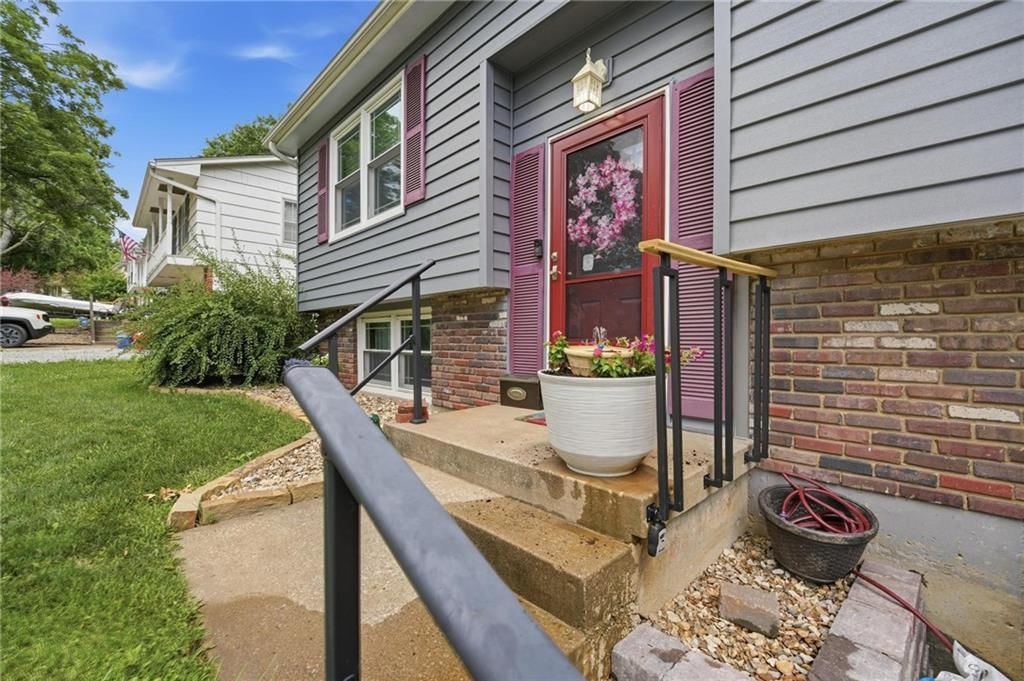 5243 Delaware Drive — photo 2