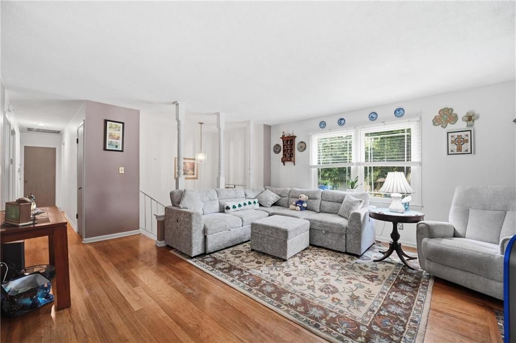 5243 Delaware Drive — photo 3