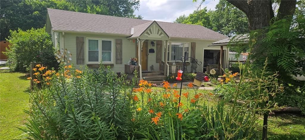 1302 S Market Street, Holden, MO