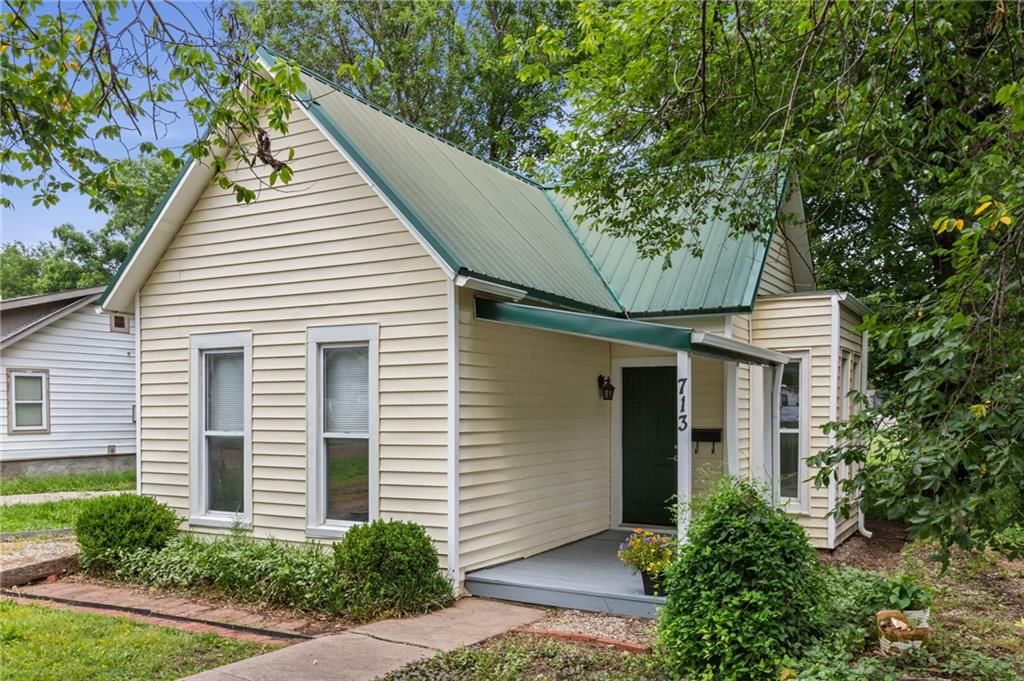 713 S Sycamore Street — photo 5
