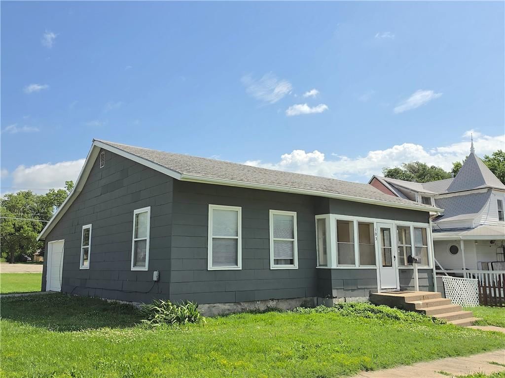 103 E 3rd Avenue, Garnett, KS