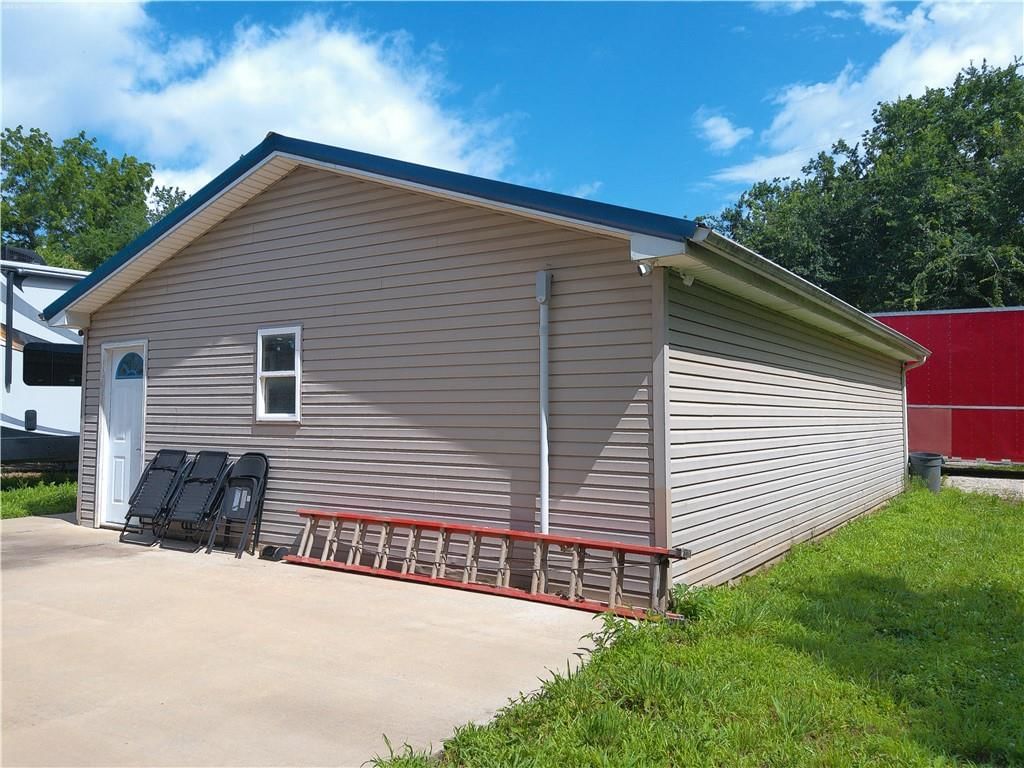 320 W South Street — photo 17