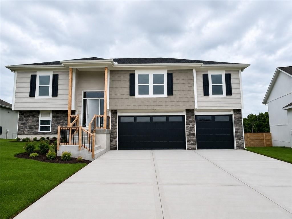 1906 Owen Drive, Pleasant Hill, MO