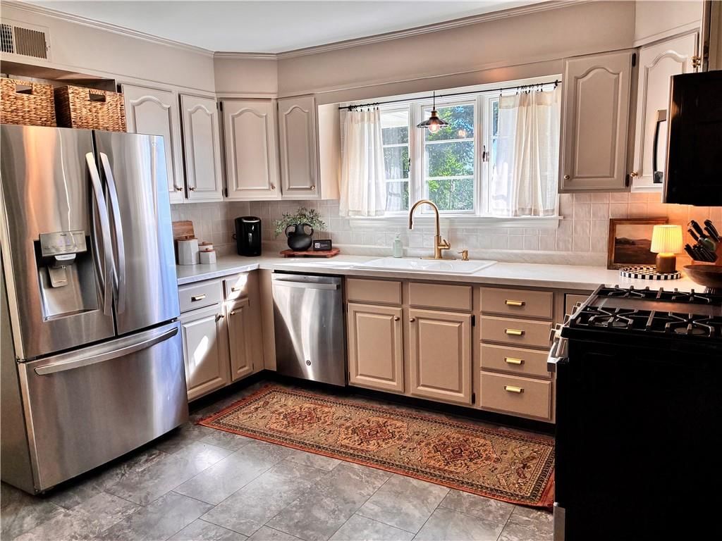 907 Ashland Court — photo 8