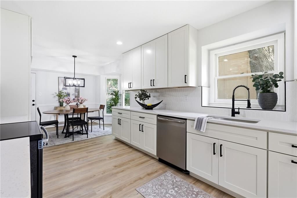 2424 NW Leann Drive — photo 14