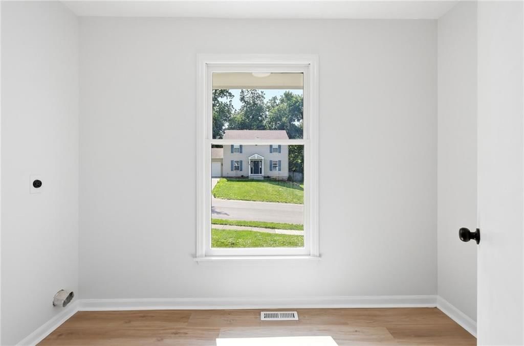 2424 NW Leann Drive — photo 16