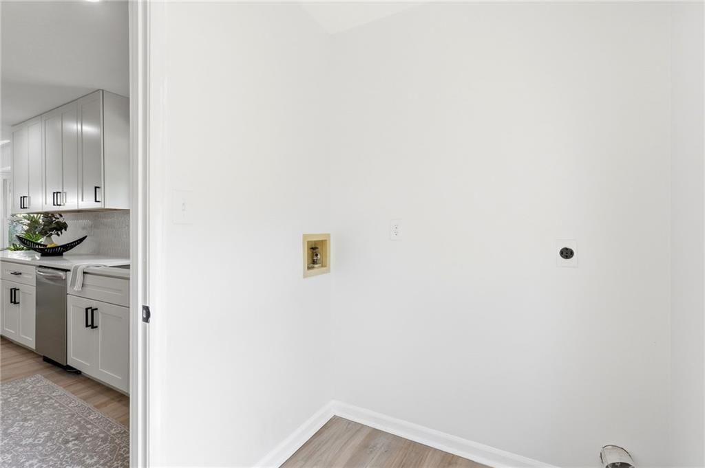 2424 NW Leann Drive — photo 17