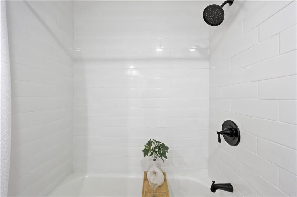 2424 NW Leann Drive — photo 19