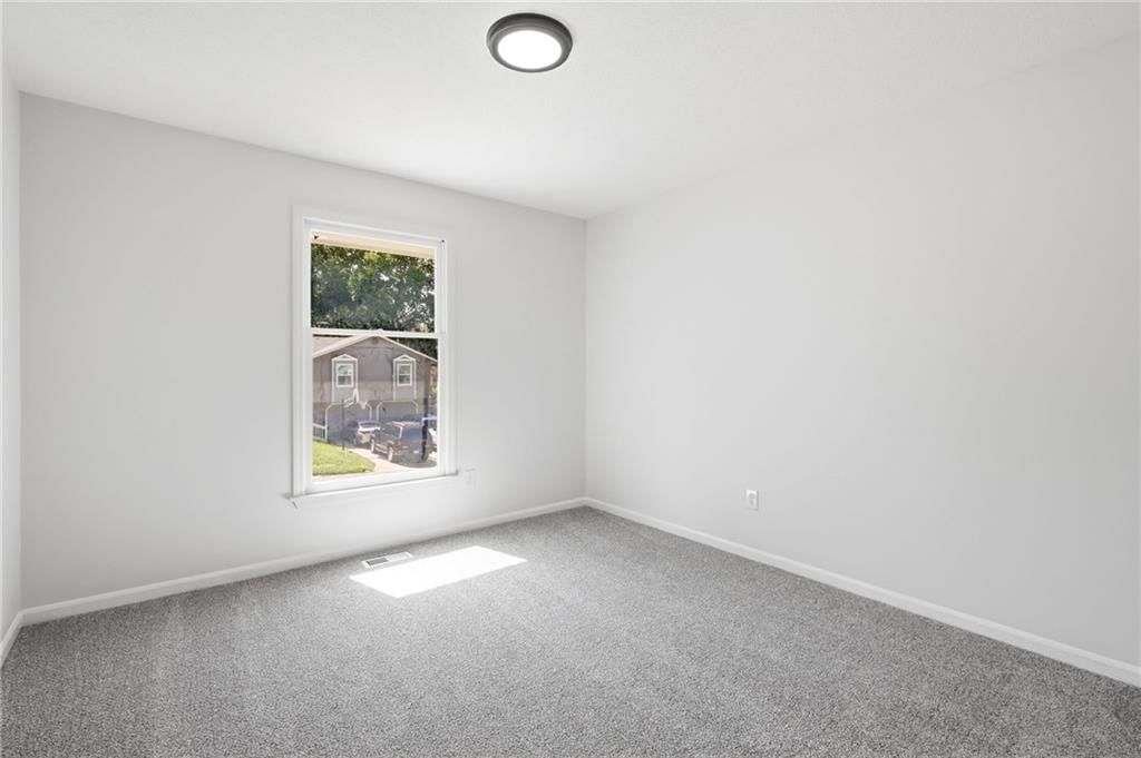 2424 NW Leann Drive — photo 22