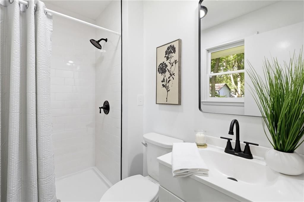 2424 NW Leann Drive — photo 27