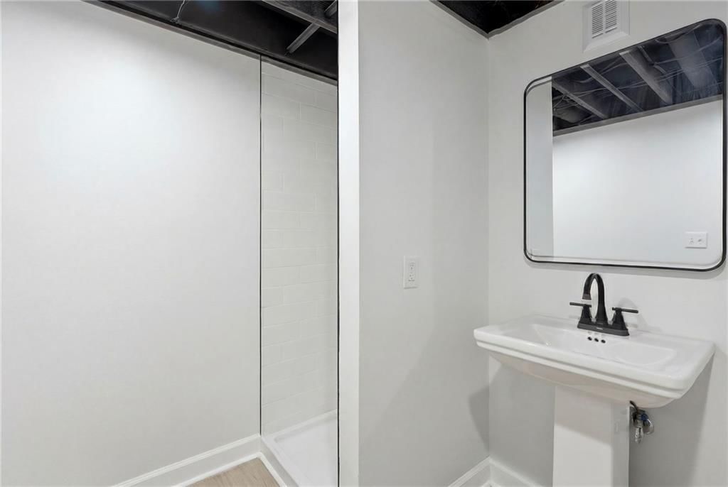2424 NW Leann Drive — photo 30