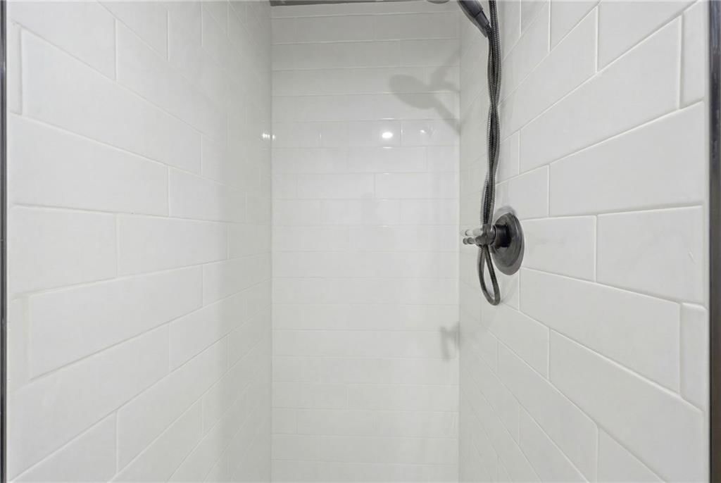 2424 NW Leann Drive — photo 31