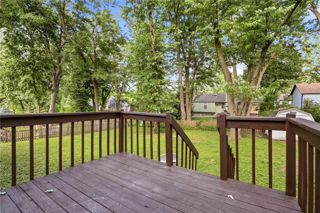 2424 NW Leann Drive — photo 35