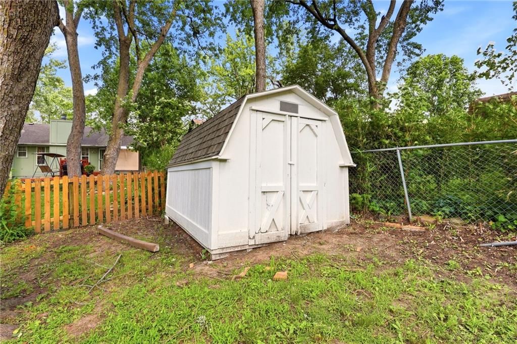 2424 NW Leann Drive — photo 38