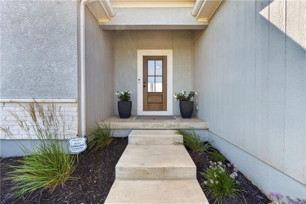 18702 Theden Street — photo 3