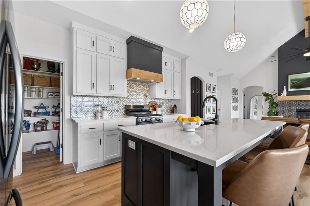 18702 Theden Street — photo 11