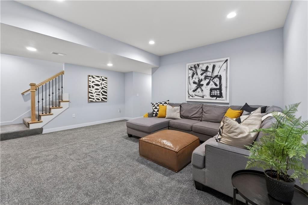 18702 Theden Street — photo 33
