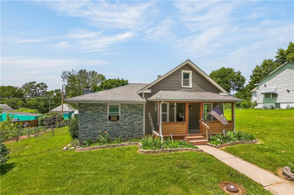 918 N Claremont Street — photo 4