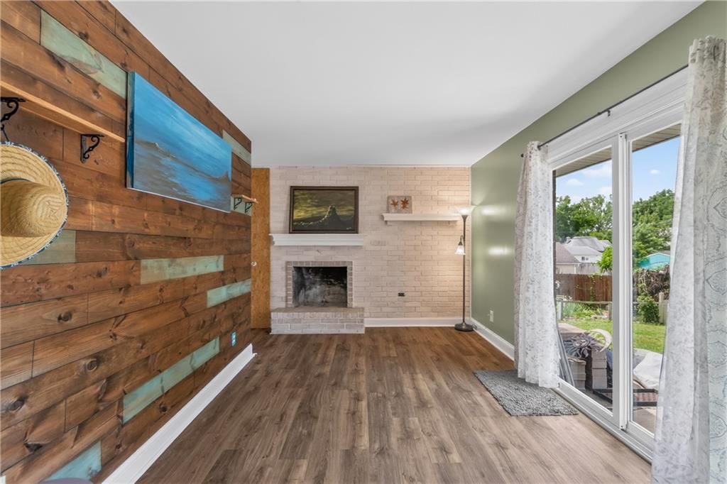 918 N Claremont Street — photo 15