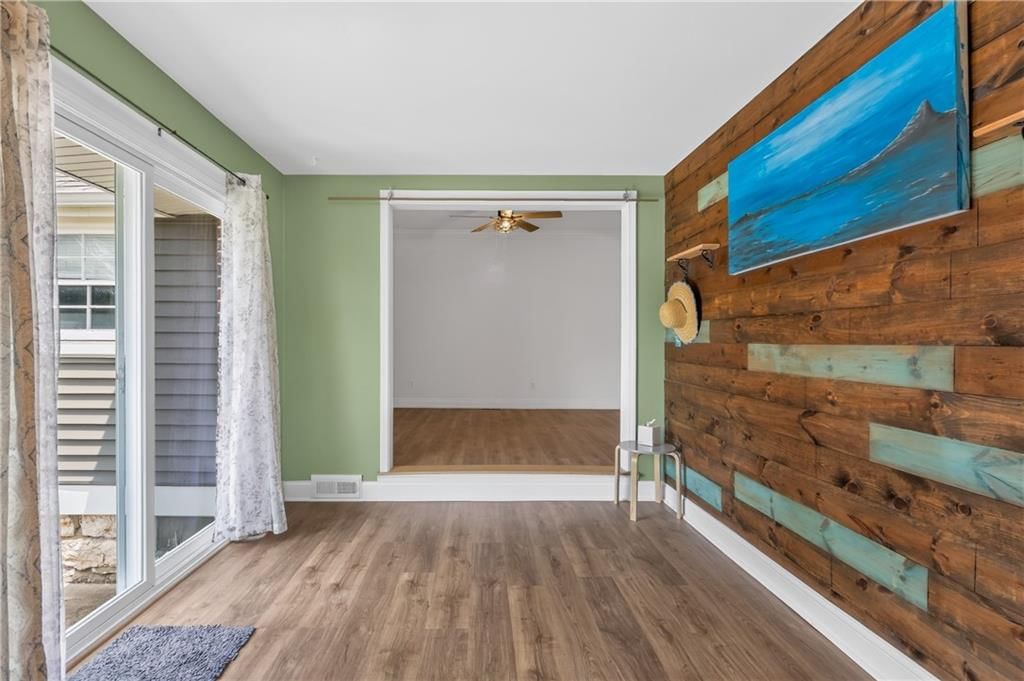 918 N Claremont Street — photo 16