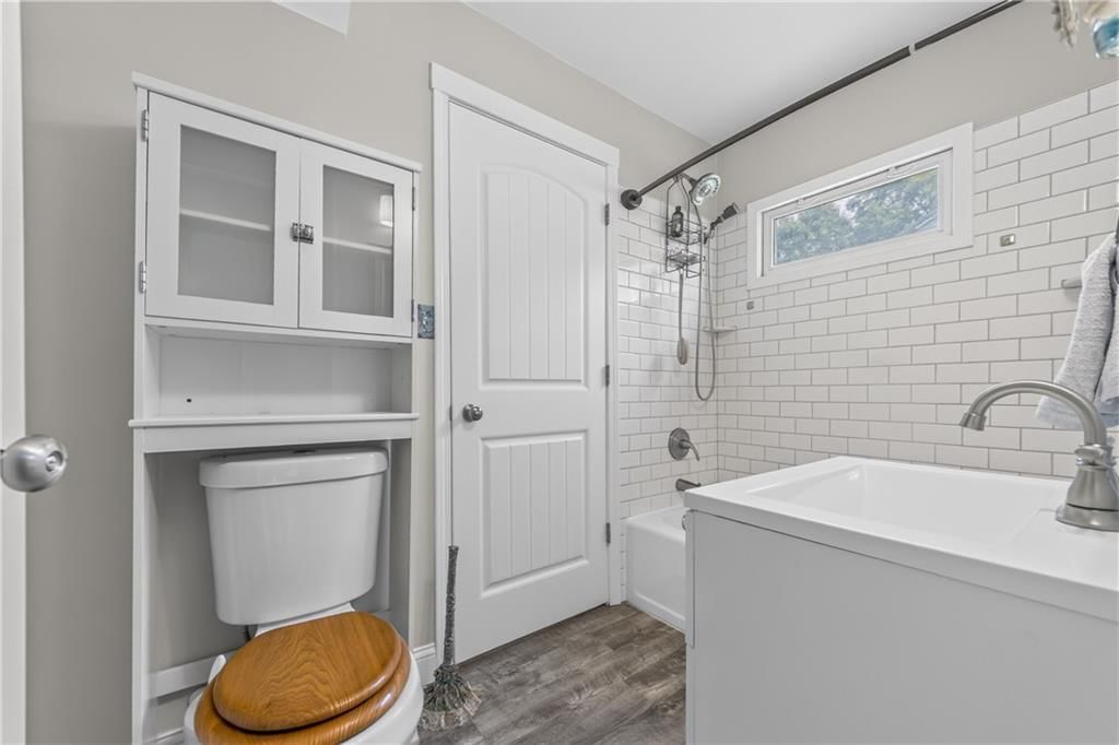 918 N Claremont Street — photo 23