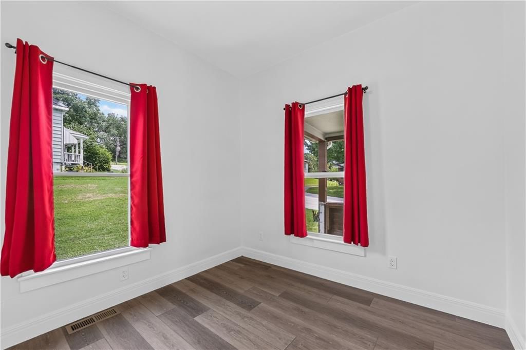 918 N Claremont Street — photo 25
