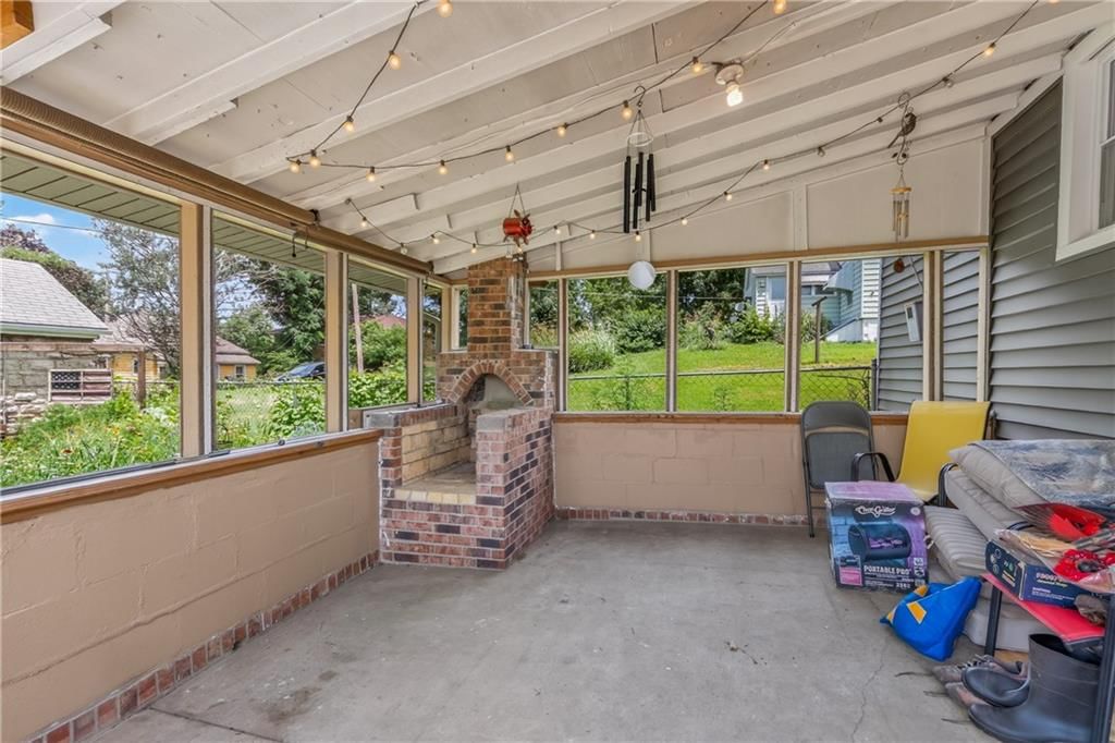 918 N Claremont Street — photo 33