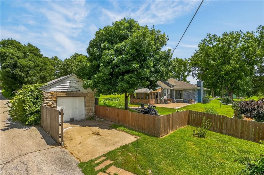 918 N Claremont Street — photo 39
