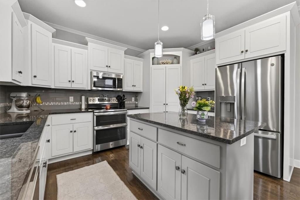 4401 NE Gateway Drive — photo 3