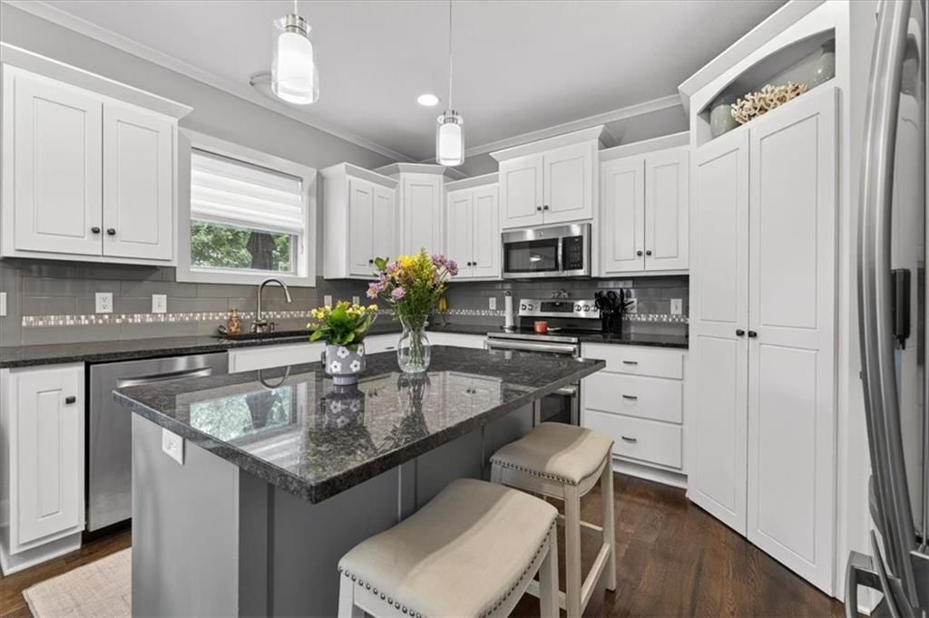 4401 NE Gateway Drive — photo 4