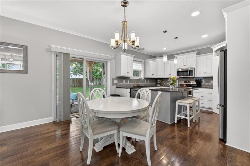 4401 NE Gateway Drive — photo 8