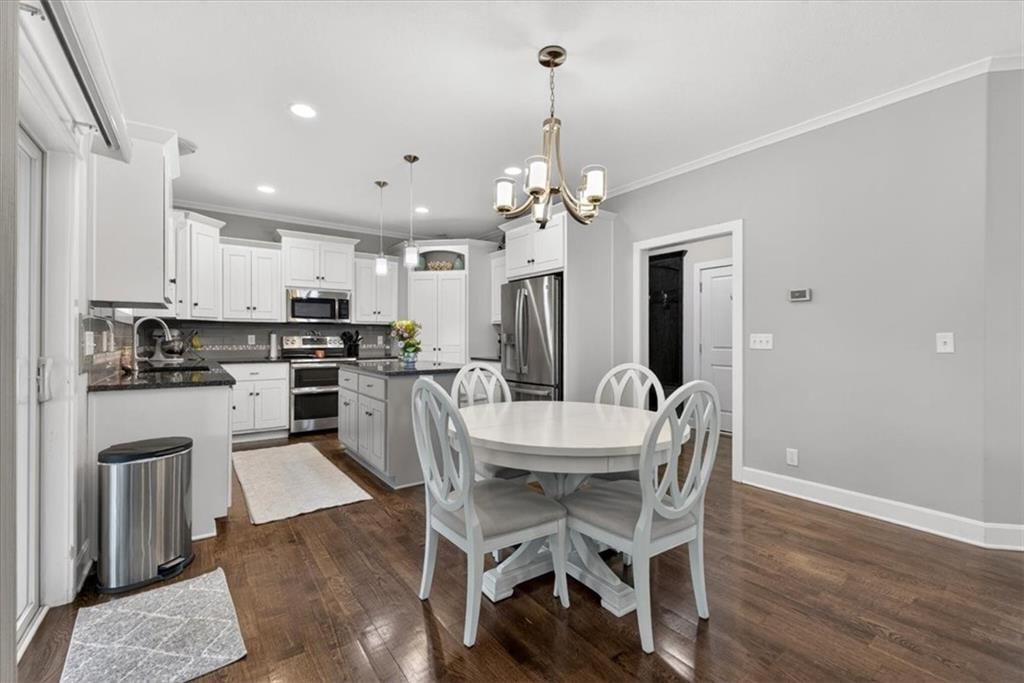 4401 NE Gateway Drive — photo 9