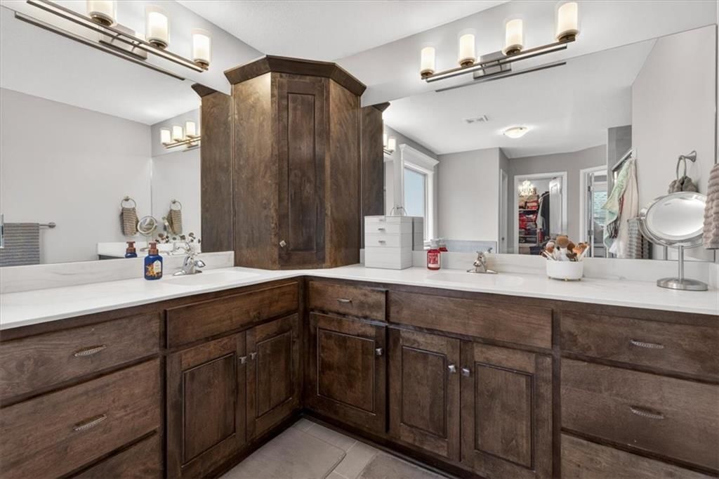 4401 NE Gateway Drive — photo 32