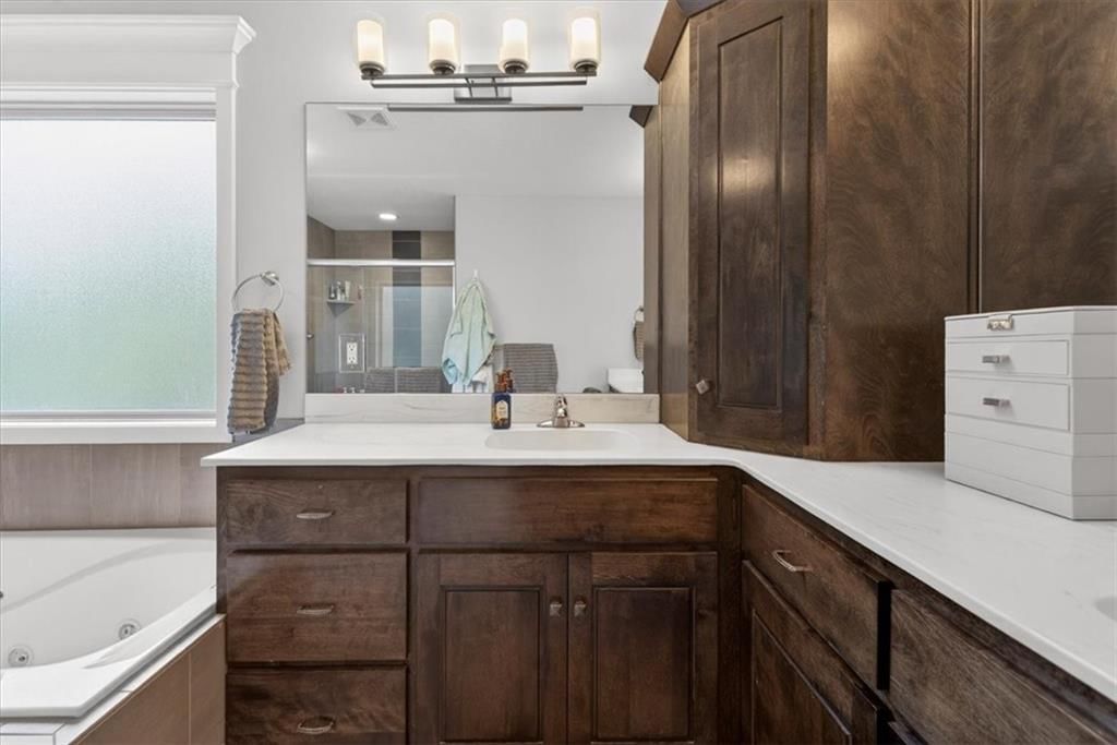 4401 NE Gateway Drive — photo 34