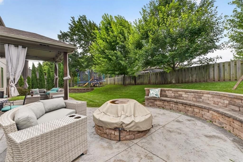 4401 NE Gateway Drive — photo 57