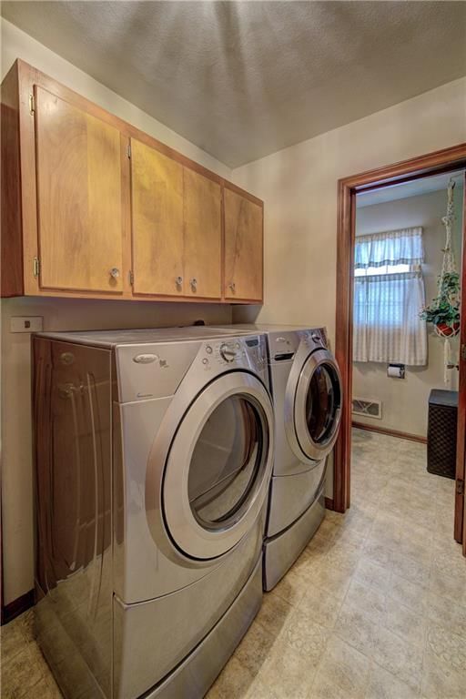 3630 S Forest Avenue — photo 9