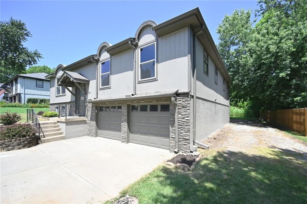 118 Town Court Circle — photo 4