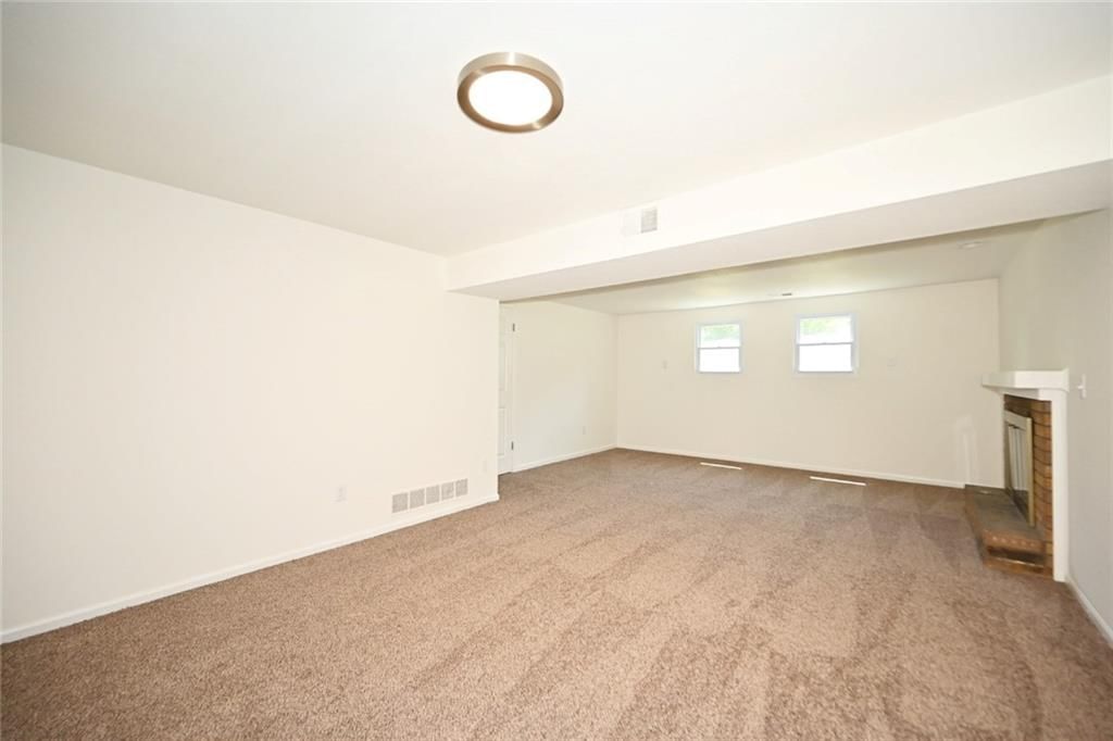 118 Town Court Circle — photo 35