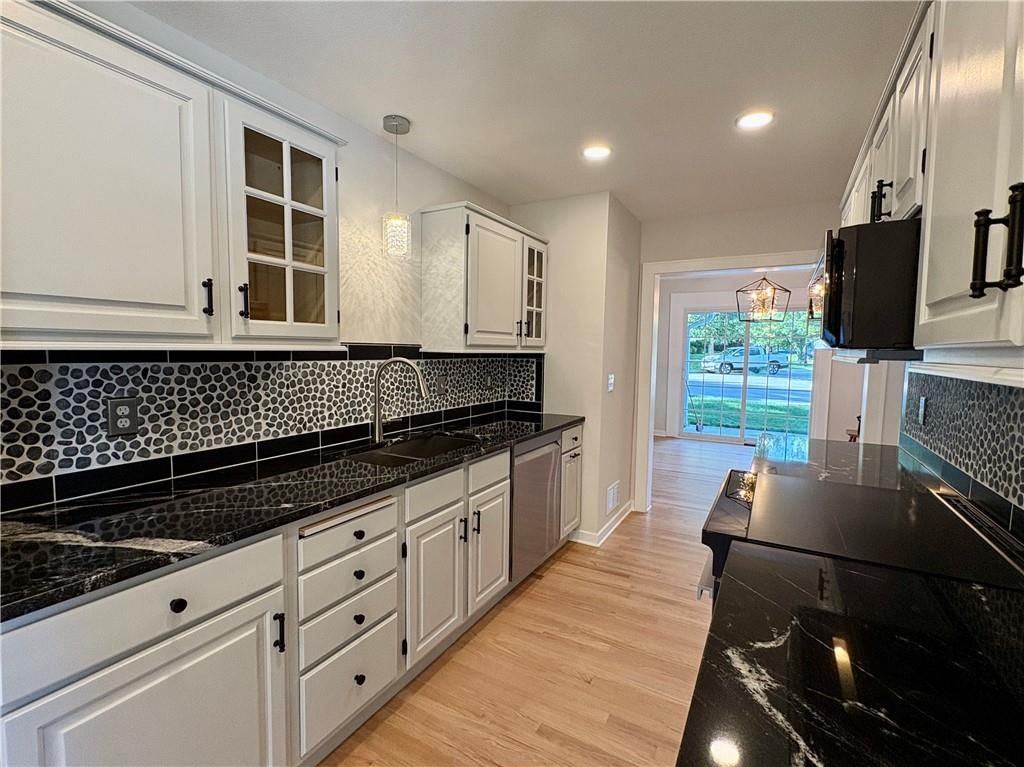 2500 W 47th Terrace — photo 10